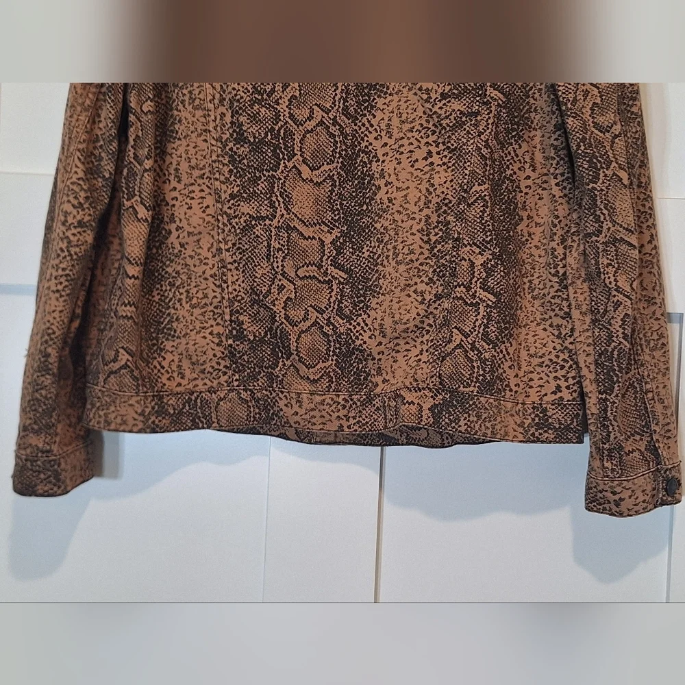 Free People Snakeskin Denim Trucker Jacket Button Up Cotton Brown Black Medium - Picture 13 of 16